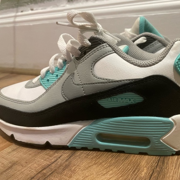 Nike Air Maxs - Picture 2 of 3